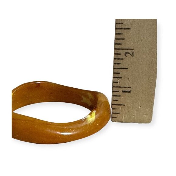 Vintage Art Deco Marbled Amber Bakelite Bangle Bracelet, Wavy design - Picture 11 of 12